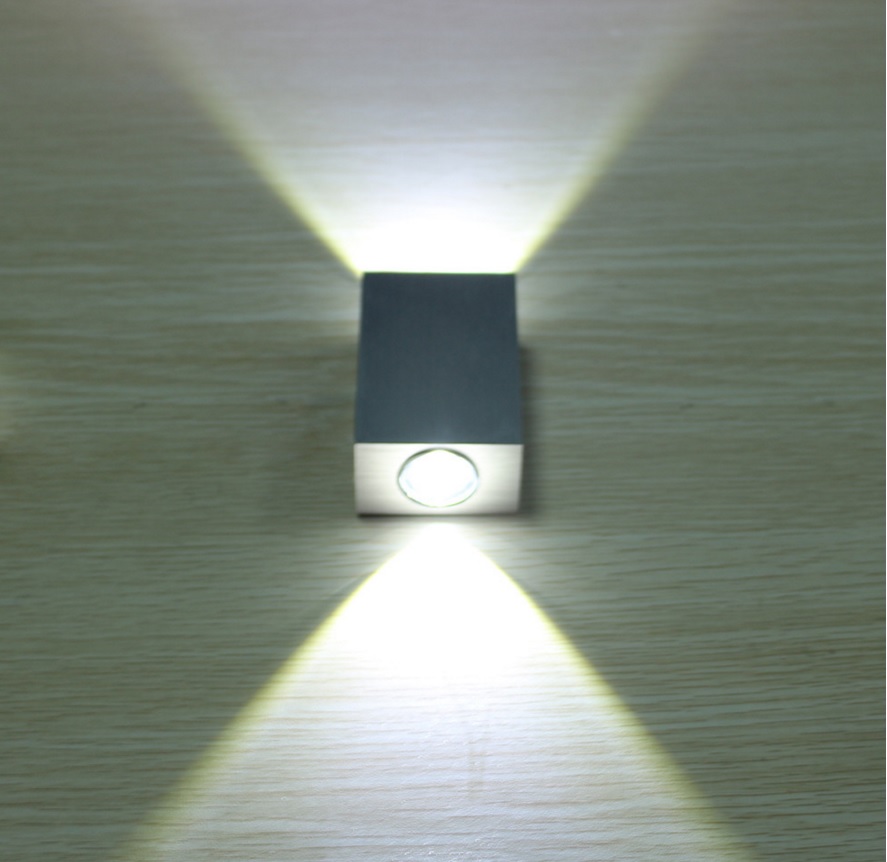 LED svítidlo nástěnné oboustraná čočka broušený hliník